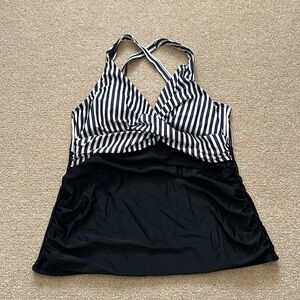 NWOT Tankini underwire swim top. Size 16